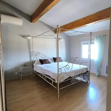Prázdninový dům Agreable Avec Jacuzzi