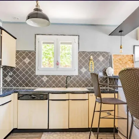 Hébergement de vacances Maison Avec Jacuzzi Vinassan